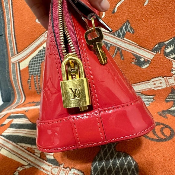 LOUIS VUITTON ❤️🌟AA1173 VERNIS RED ALMA BB NO LONG STRAP ⭐️ - Picture 6 of 15